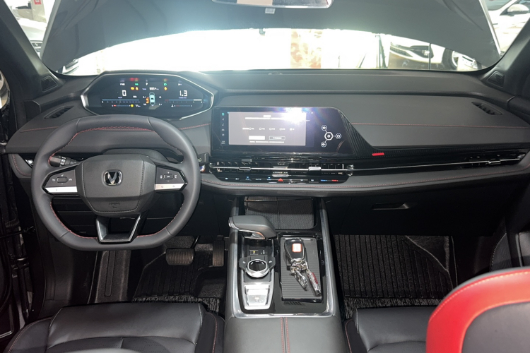 长安CS55PLUS 2024款 第三代 1.5T DCT卓越型中控内饰7003