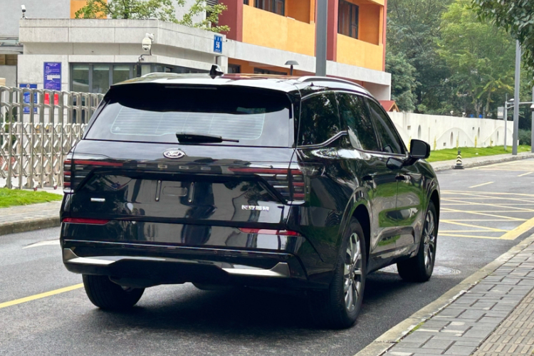 福特 2023款 锐界L 2.0T EcoBoost E混动四驱七座至尊型车身外观6006