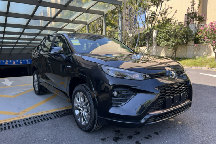 丰田 威兰达 2024款 双擎 2.5L E-CVT两驱都市版车身外观6002