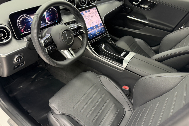 奔驰C级 2023款 C 200 L 运动版中控内饰7006