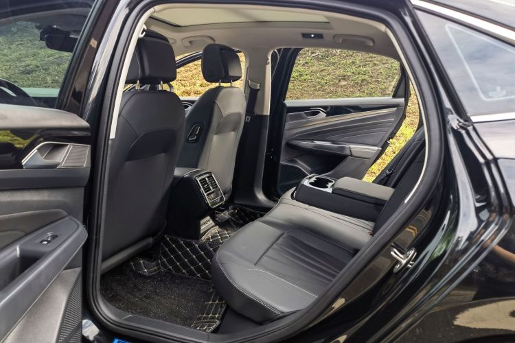 大众 帕萨特 2025款 出众款 380TSI 星空龙腾版中控内饰7012