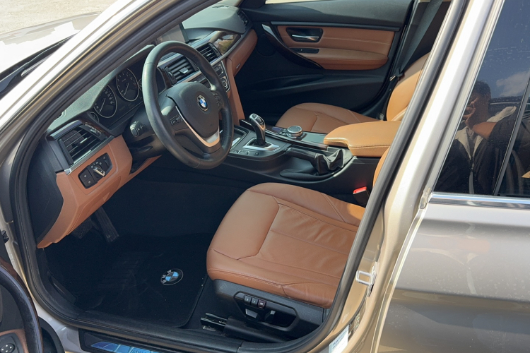 宝马3系 2015款 320Li 豪华设计套装中控内饰7002