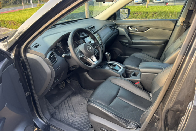 日产 奇骏 2019款 2.0L CVT智联舒适版 2WD中控内饰7002