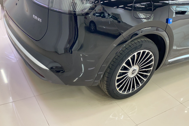 鸿蒙智行 问界M8 2025款 增程 Max+版 53.4kWh 6座版车身外观6003