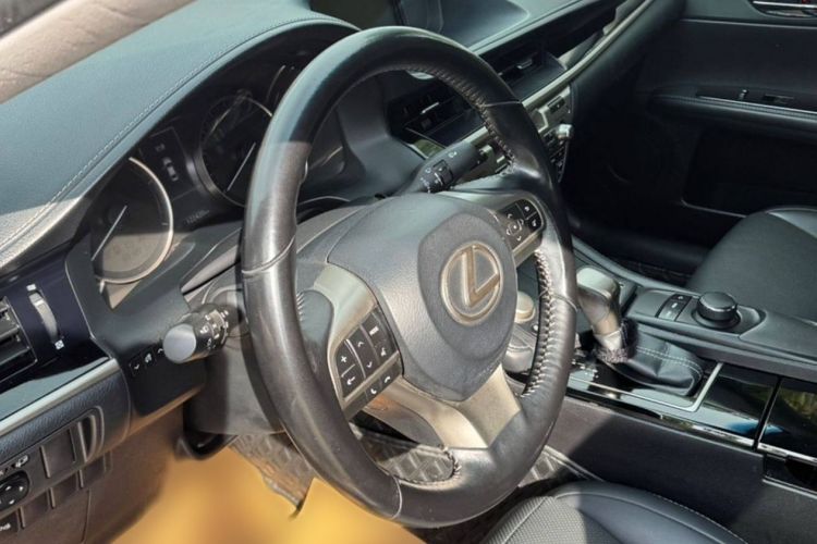 雷克萨斯ES 2015款 200 精英版中控内饰7001