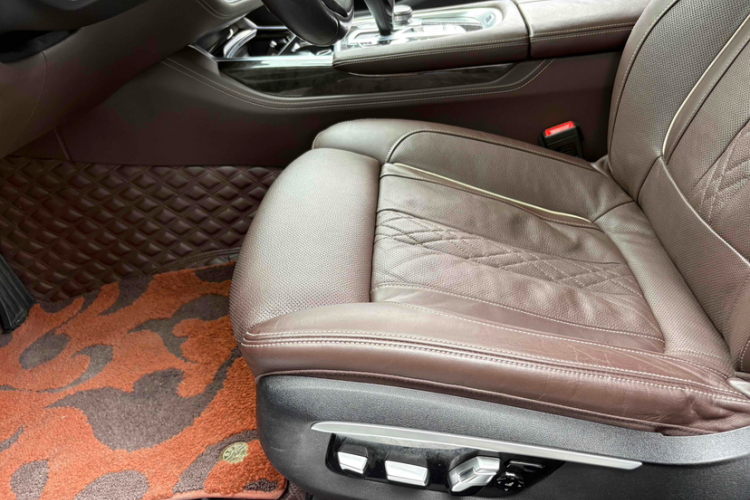 宝马7系 2016款 740Li 领先型中控内饰7009