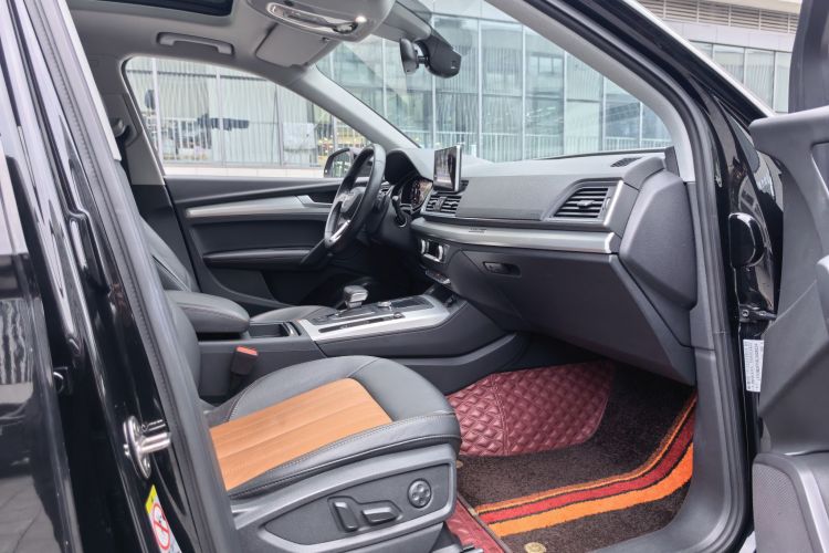 奥迪Q5L 2020款 改款 40 TFSI 荣享时尚型中控内饰7012