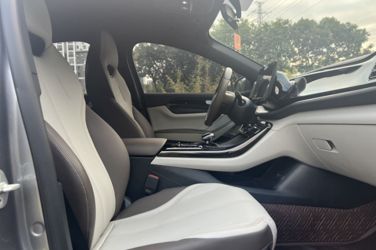 比亚迪 秦PLUS 2023款 冠军版 DM-i 55KM领先型局部细节9010