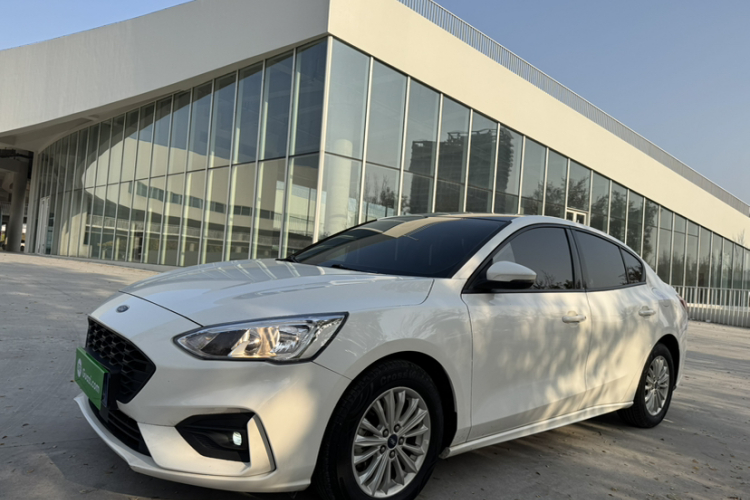 福特 福克斯 2020款 三厢 EcoBoost 180 自动锋潮型车身外观1