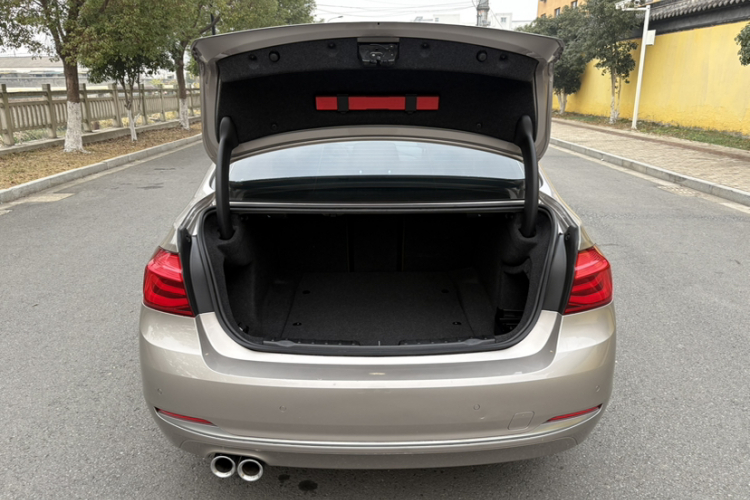 宝马3系 2019款 320Li 时尚型局部细节23