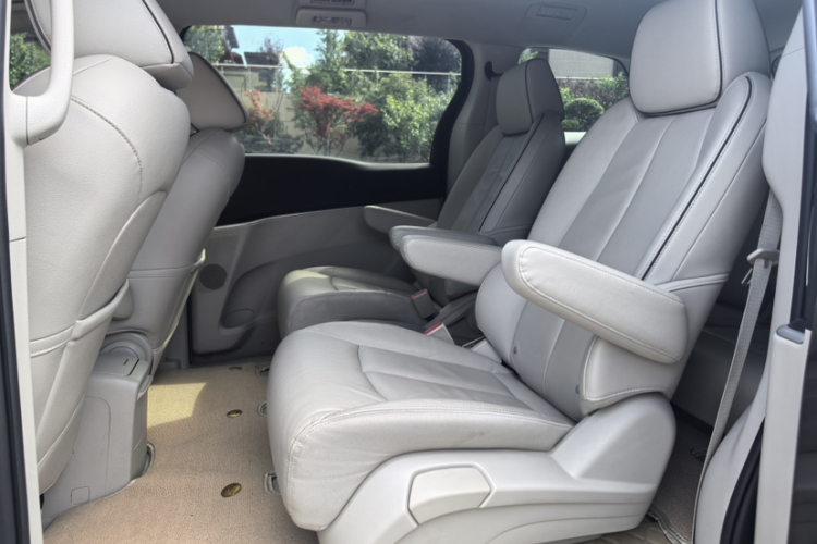 别克GL8 2021款 陆上公务舱 652T 豪华型中控内饰7007