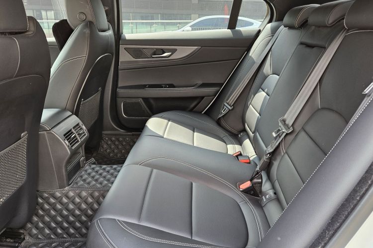捷豹XEL 2023款 2.0T 250PS R-DYNAMIC S进取运动版中控内饰7002