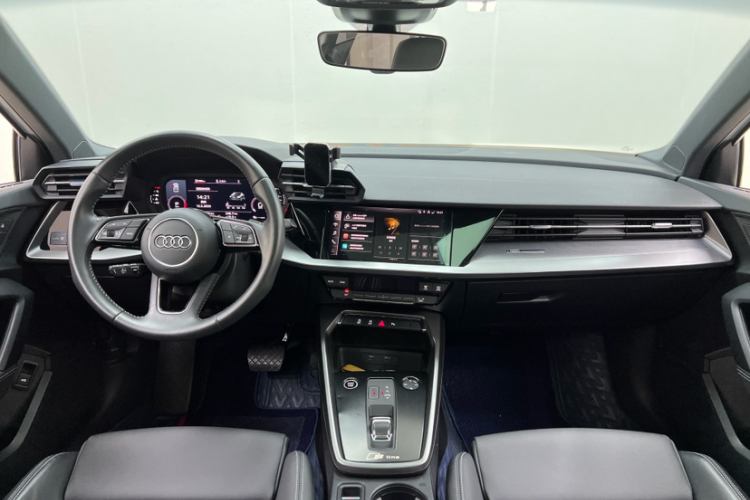 奥迪A3 2022款 A3L Limousine 35 TFSI 时尚运动型中控内饰7001