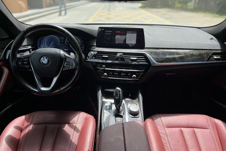 宝马5系 2018款 530Li 领先型 M运动套装中控内饰7002