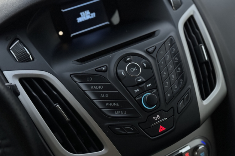 福特 福克斯 2012款 两厢 1.6L 手动风尚型中控内饰7009