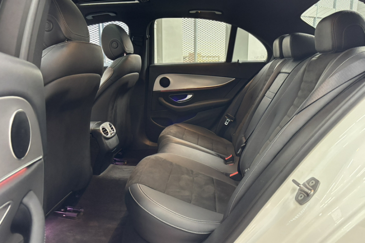 奔驰E级 2017款 E 200 运动型中控内饰7005