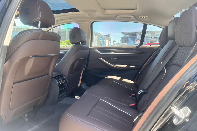 宝马5系新能源 2020款 里程升级版 530Le 豪华套装中控内饰7004