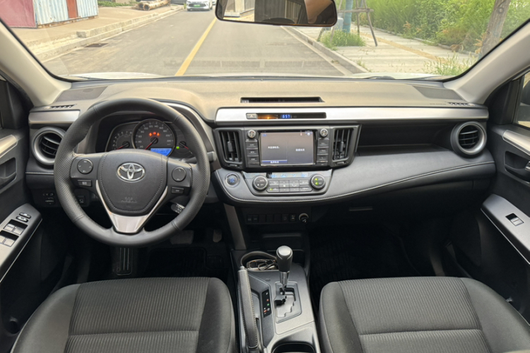 丰田 RAV4荣放 2016款 2.0L CVT两驱风尚版 国V中控内饰7001