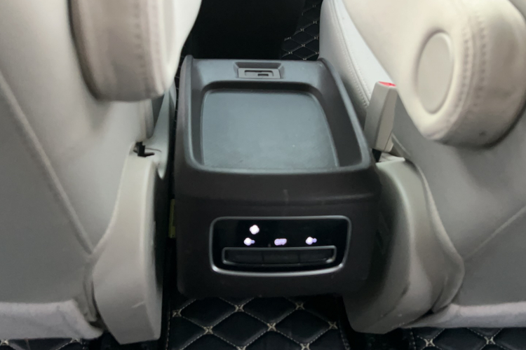 广汽传祺 传祺M6 2019款 270T DCT精英版（七座）国VI中控内饰7014