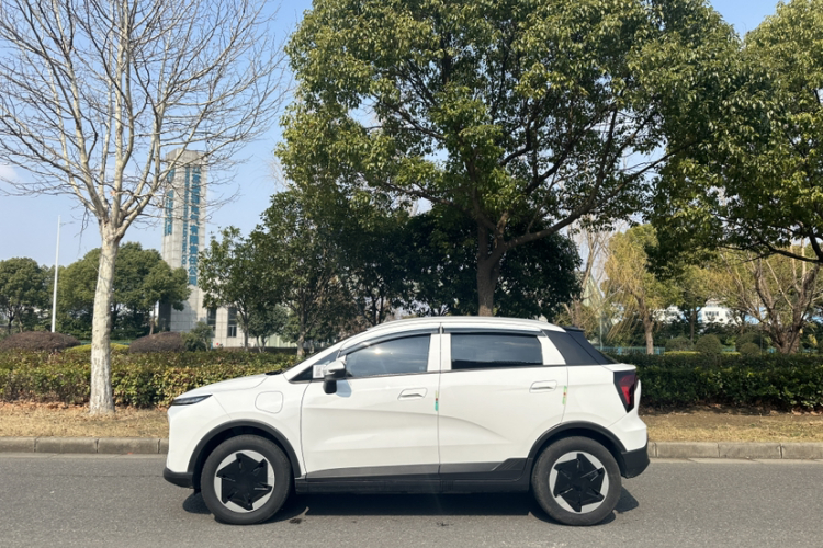 吉利几何E萤火虫 2024款 301km 流光车身外观6008