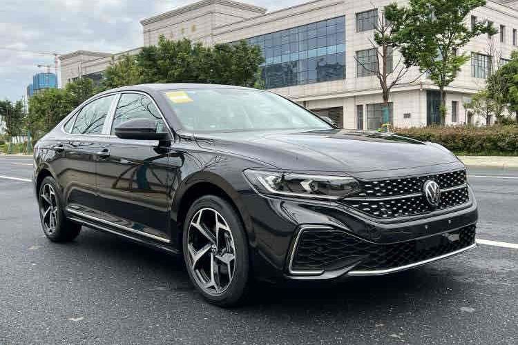 大众 帕萨特 2025款 出众款 330TSI 星空精英版车身外观6002