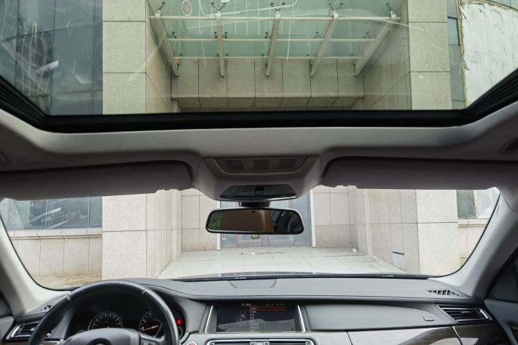 宝马7系 2014款 730Li 臻享型中控内饰7012