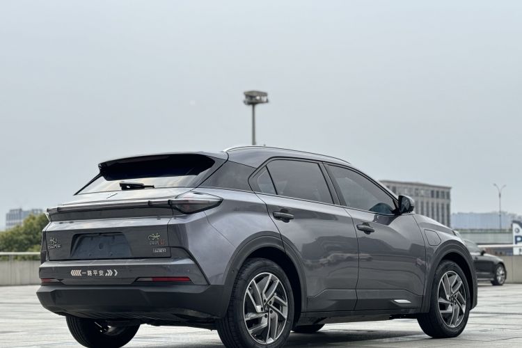 哪吒汽车 哪吒U 2021款 Pro 500 登月版车身外观6006