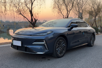 吉利银河 银河星耀8 2025款 130km EM-i 尊享版