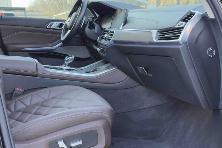 宝马X5 2022款 改款 xDrive 30Li 尊享型M运动套装中控内饰7003