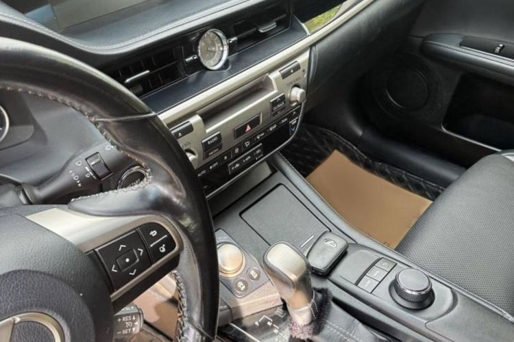 雷克萨斯ES 2015款 200 精英版中控内饰7005