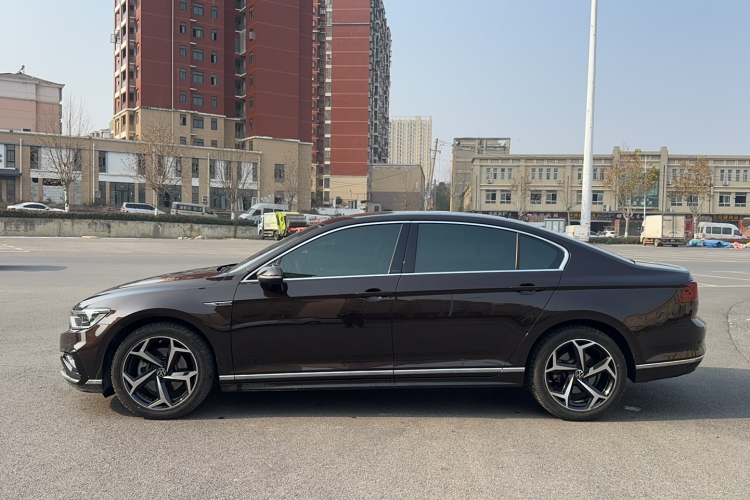 大众 迈腾 2023款 200万辆纪念版 330TSI DSG豪华型车身外观6004