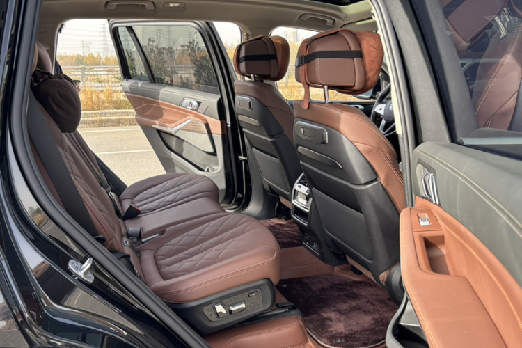 宝马X7 2023款 xDrive40i 领先型豪华套装中控内饰7005