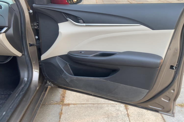 别克 英朗 2016款 15N 自动精英型局部细节9008