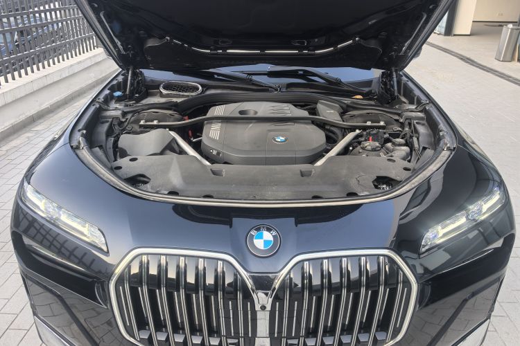 宝马7系 2023款 740Li 领先型 M运动套装中控内饰7007