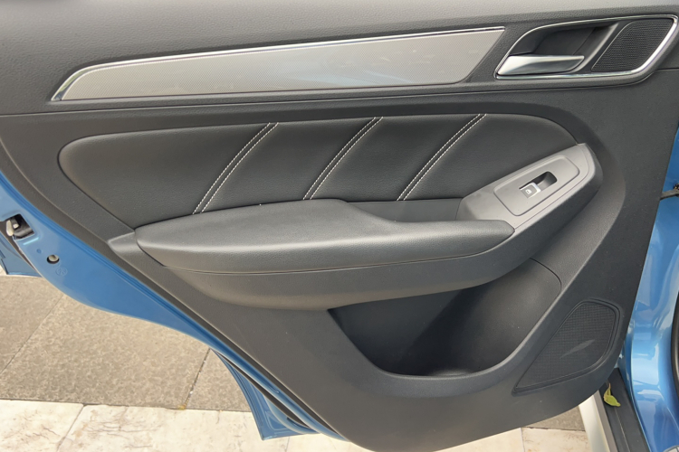 荣威RX5 2016款 20T 两驱自动互联网智享版中控内饰7004