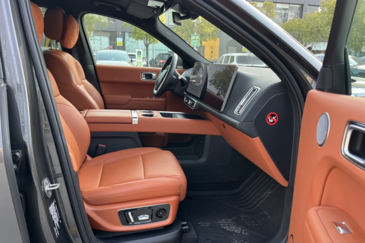 理想汽车 理想L8 2023款 Pro中控内饰7005