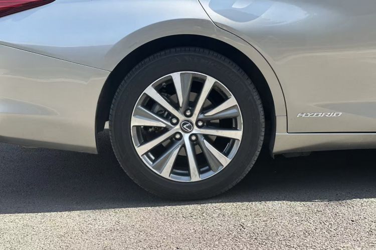 雷克萨斯ES 2018款 300h 卓越版 国V车身外观6007