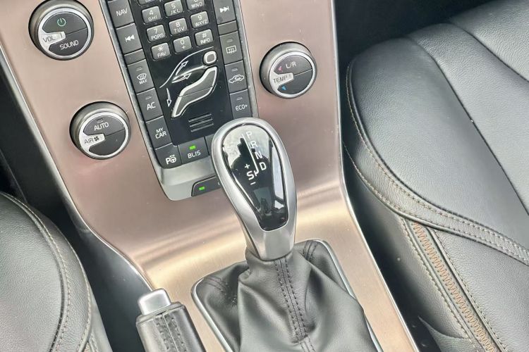 沃尔沃V40 2017款 Cross Country T3 智雅版局部细节16