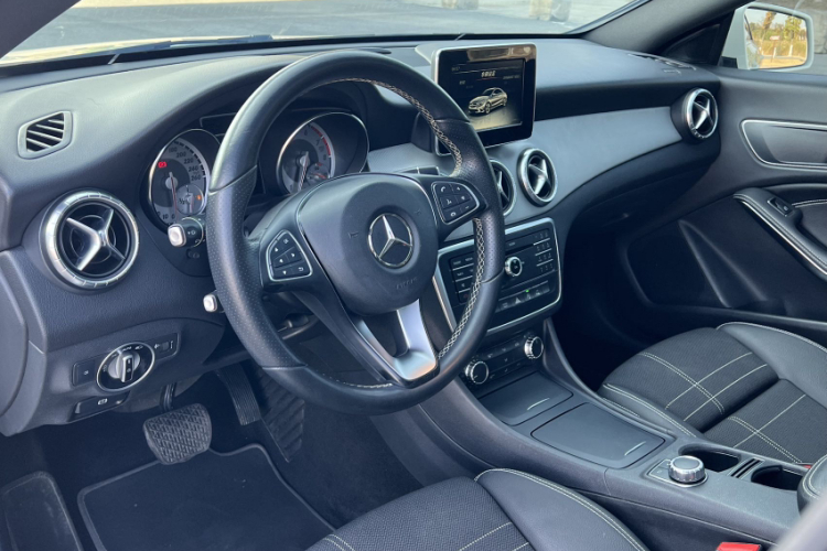 奔驰CLA 2016款 CLA 200 动感型中控内饰7001