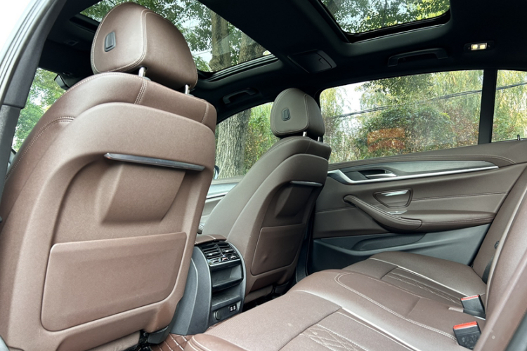 宝马5系 2022款 改款 530Li xDrive M运动套装中控内饰7012