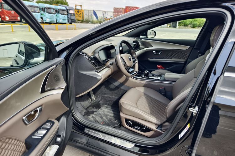 比亚迪 汉 2023款 EV 冠军版 605KM前驱尊贵型中控内饰7001