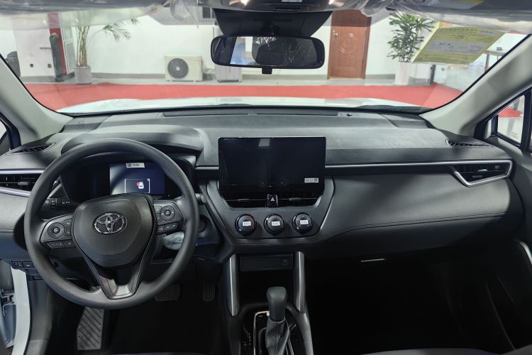 丰田 卡罗拉锐放 2024款 2.0L 先锋版中控内饰7001