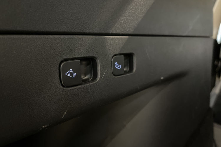 特斯拉 Model Y 2021款 标准续航后驱版中控内饰7006