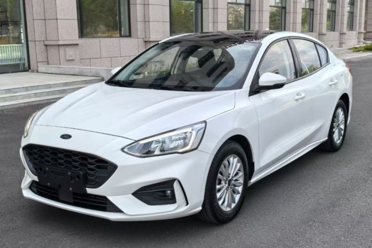 福特 福克斯 2020款 三厢 EcoBoost 180 自动锋潮型车身外观1