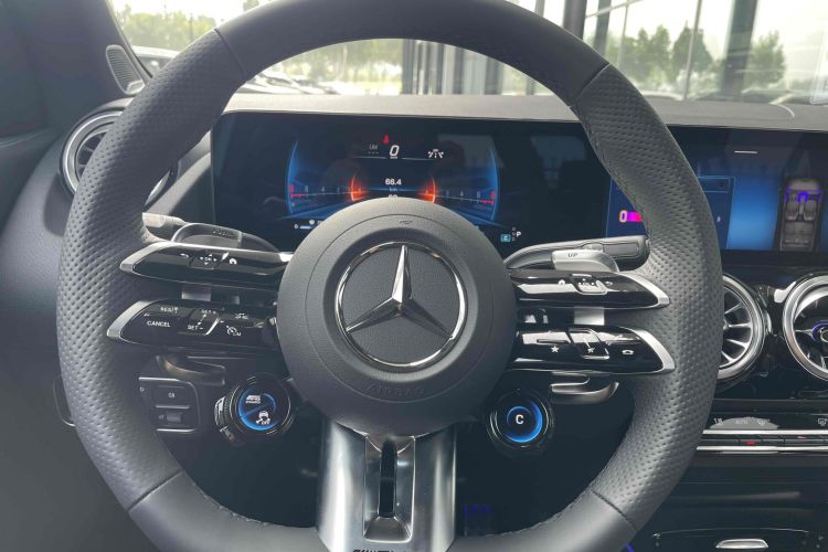 奔驰GLA AMG 2024款 AMG GLA 35 4MATIC中控内饰7002