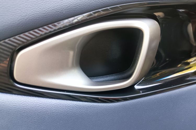 宝骏RM-5 2019款 1.5T CVT 24小时在线尊贵型 6座局部细节9005