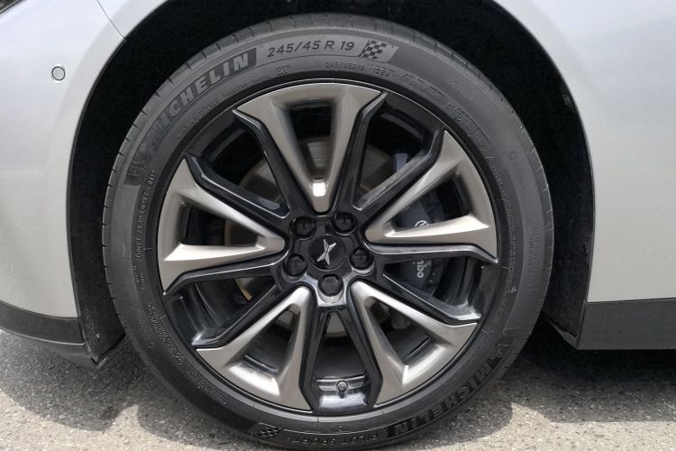 小鹏P7 2021款 480E车身外观6008