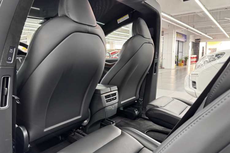 特斯拉 Model X 2019款 长续航版中控内饰7011