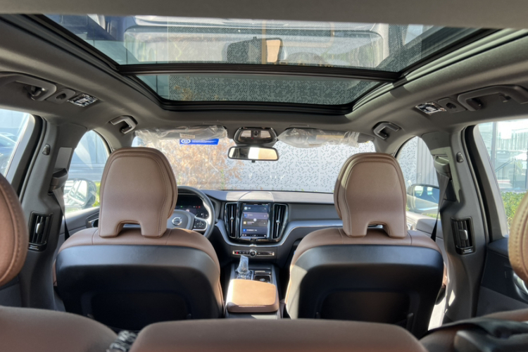 沃尔沃XC60 2025款 B5 四驱智逸豪华版中控内饰7003