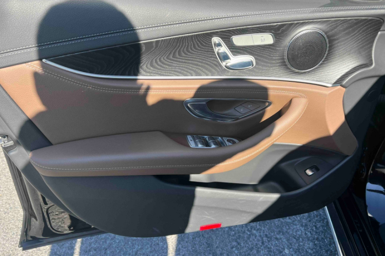 奔驰E级 2016款 E 200 L 运动型中控内饰7002